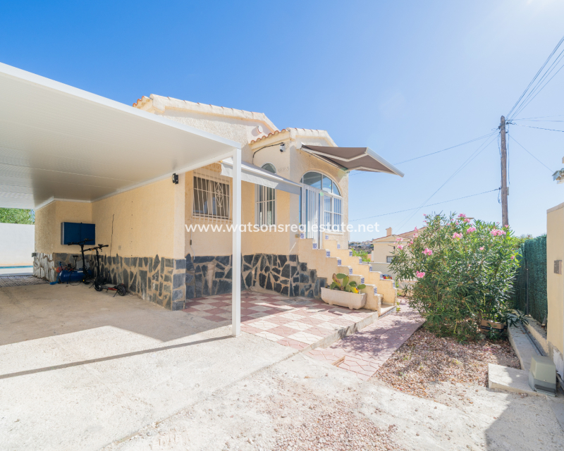 Resale - Freistendhe Villa - Urb. La Marina