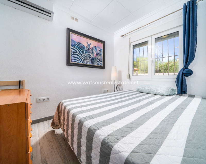 Resale - Freistendhe Villa - Urb. La Marina