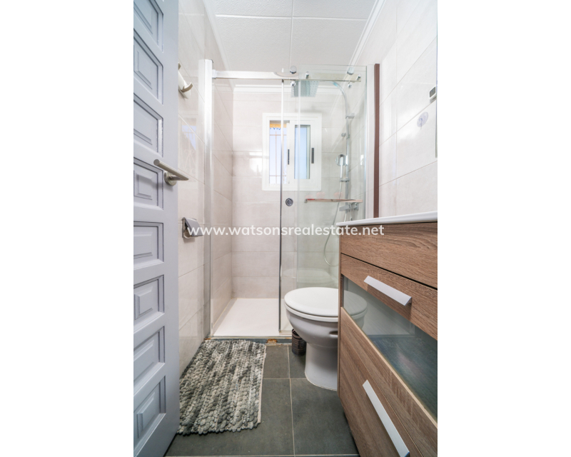 Resale - Freistendhe Villa - Urb. La Marina