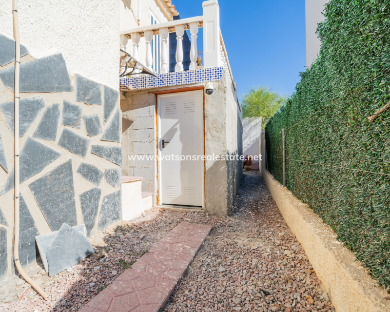 Resale - Freistendhe Villa - Urb. La Marina