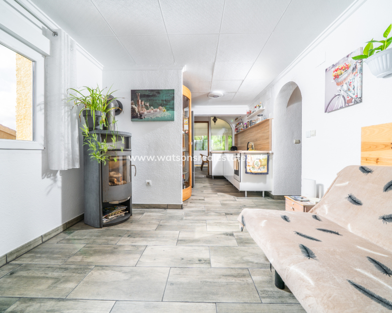 Resale - Freistendhe Villa - Urb. La Marina