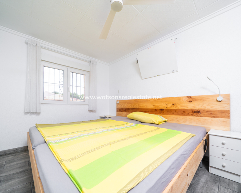 Resale - Freistendhe Villa - Urb. La Marina