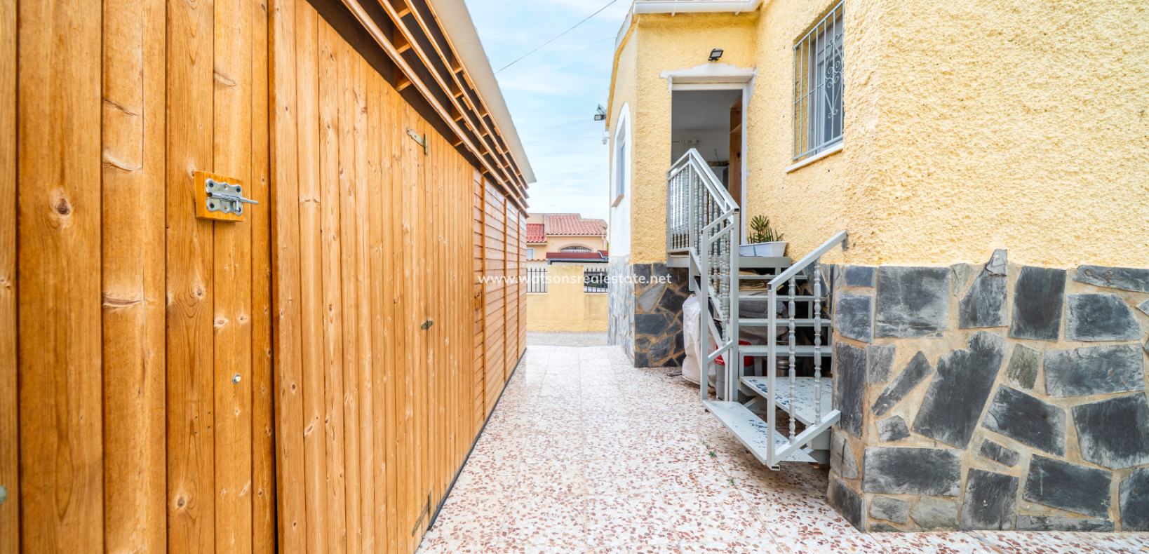 Resale - Freistendhe Villa - Urb. La Marina