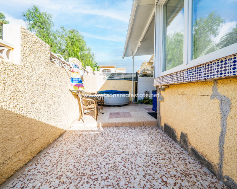 Resale - Freistendhe Villa - Urb. La Marina