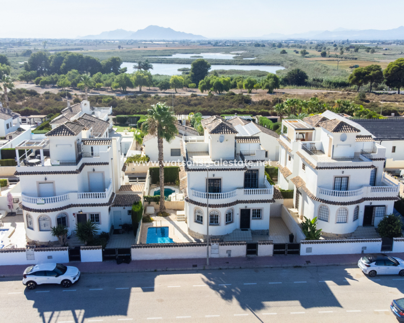 Resale - Freistendhe Villa - Urb. La Marina