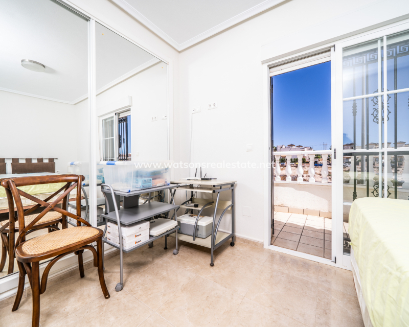 Resale - Freistendhe Villa - Urb. La Marina