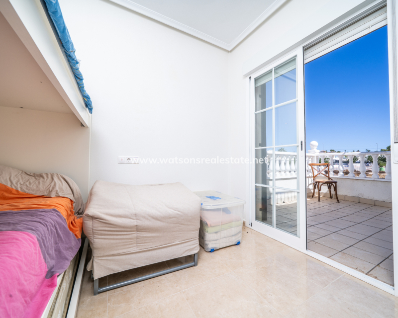 Resale - Freistendhe Villa - Urb. La Marina