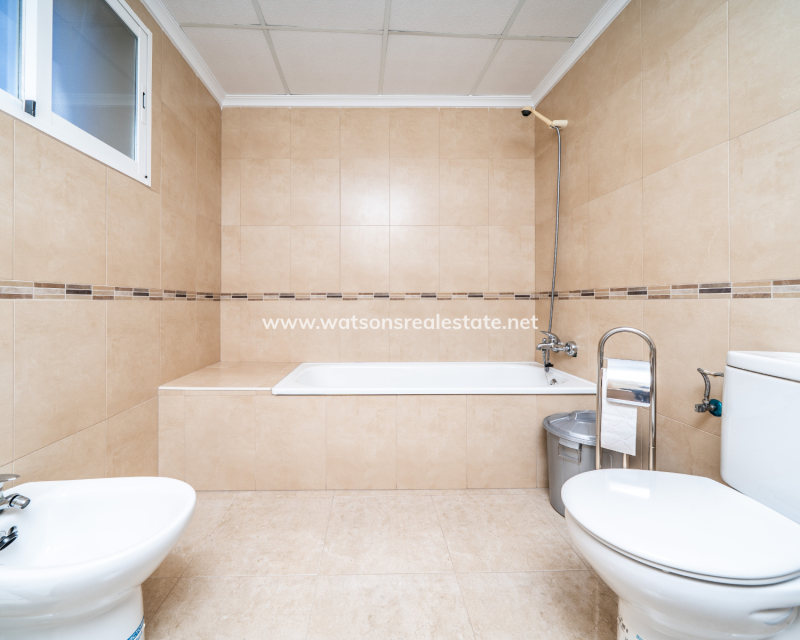 Resale - Freistendhe Villa - Urb. La Marina