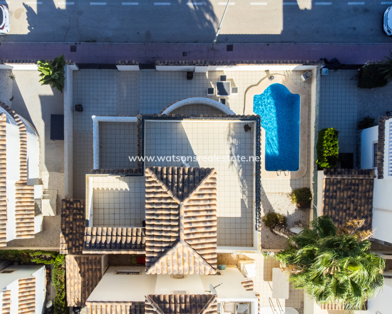 Resale - Freistendhe Villa - Urb. La Marina