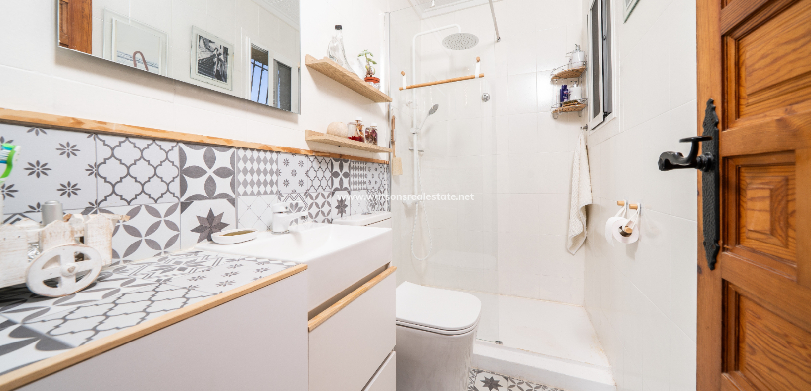 Resale - Freistendhe Villa - Urb. La Marina