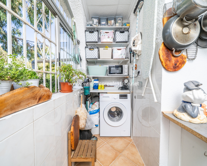 Resale - Freistendhe Villa - Urb. La Marina