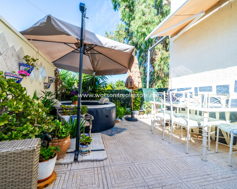 Resale - Freistendhe Villa - Urb. La Marina