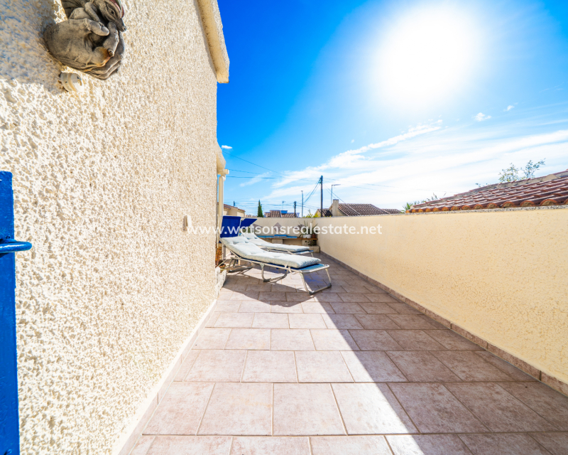 Resale - Freistendhe Villa - Urb. La Marina