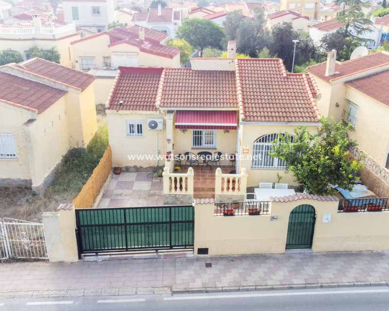 Resale - Freistendhe Villa - Urb. La Marina