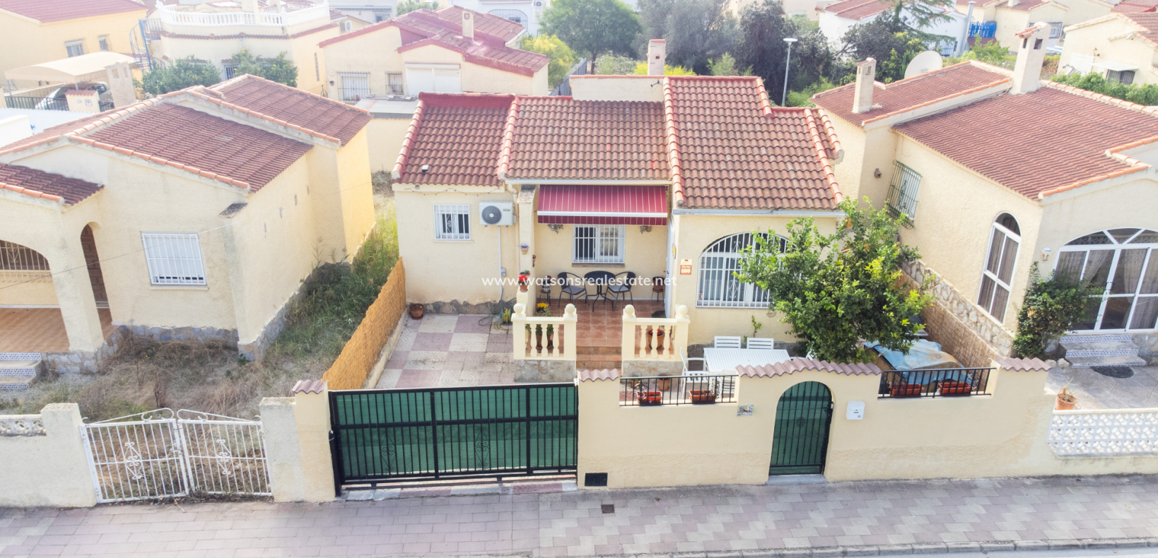 Resale - Freistendhe Villa - Urb. La Marina