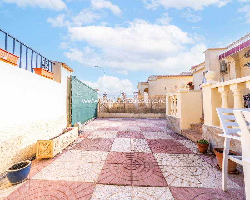 Resale - Freistendhe Villa - Urb. La Marina