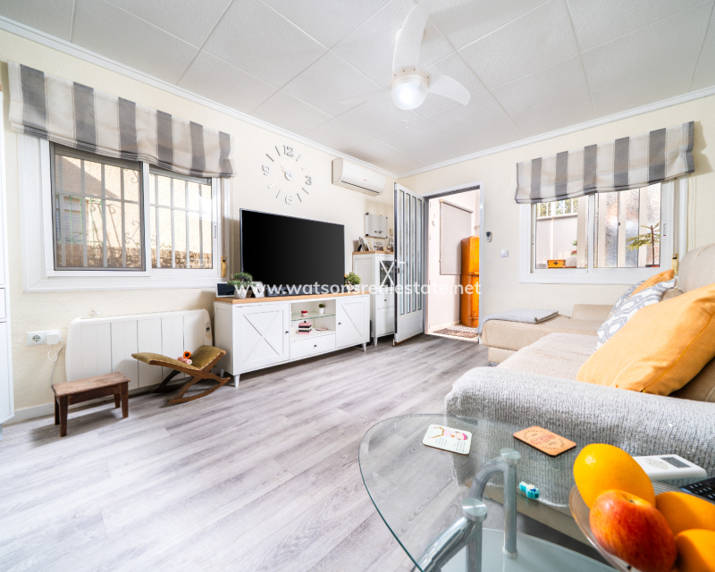 Resale - Freistendhe Villa - Urb. La Marina