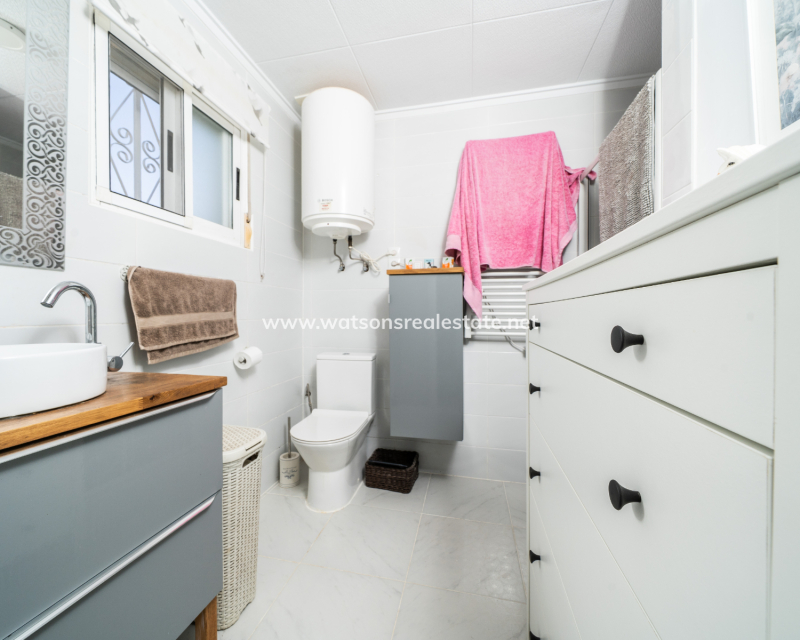 Resale - Freistendhe Villa - Urb. La Marina