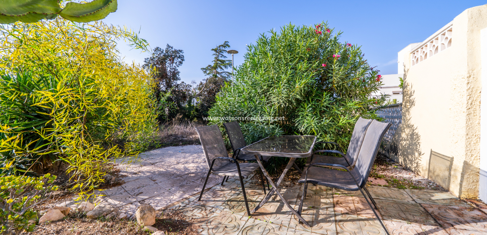 Resale - Freistendhe Villa - Urb. La Marina