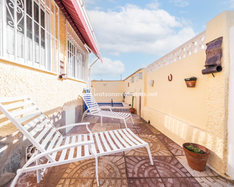 Resale - Freistendhe Villa - Urb. La Marina