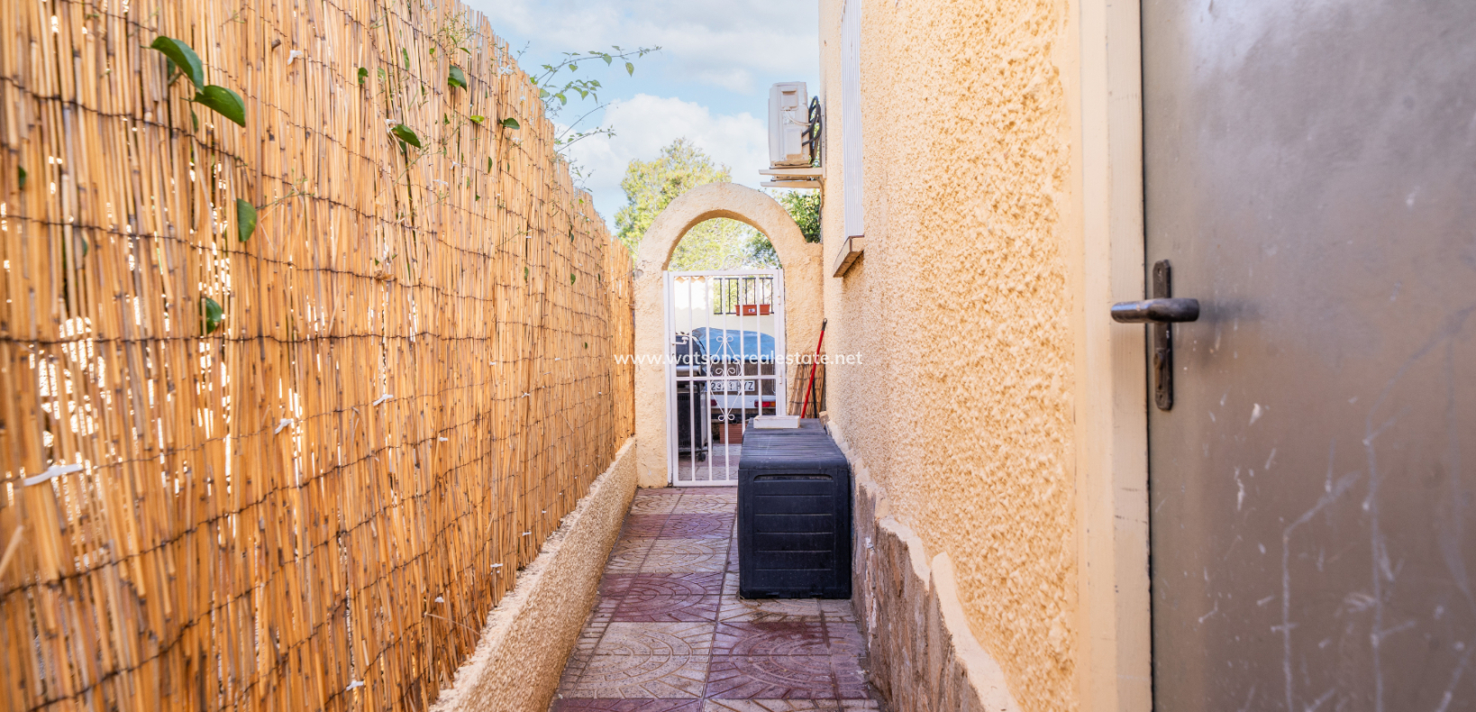 Resale - Freistendhe Villa - Urb. La Marina