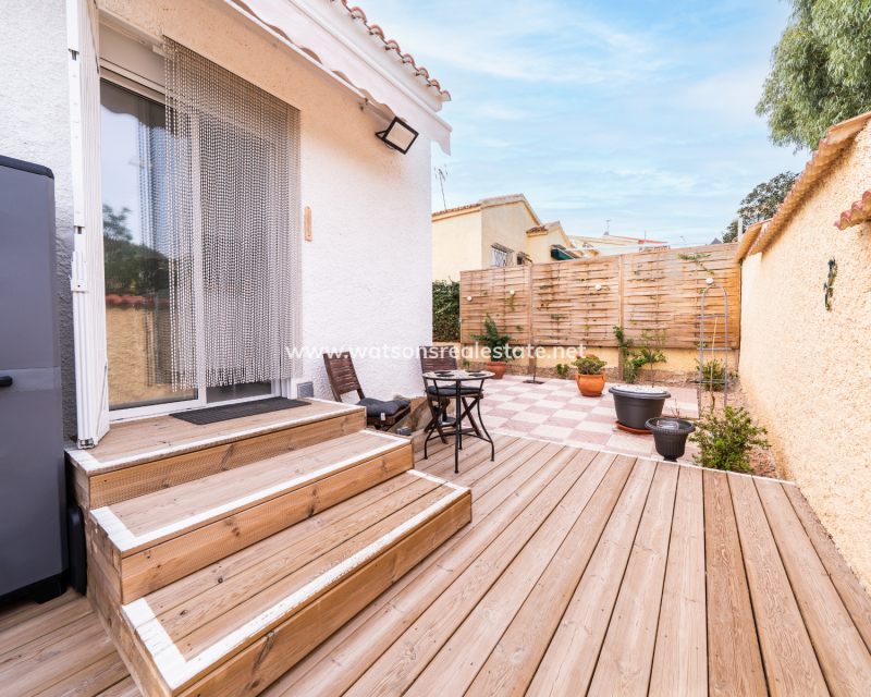 Resale - Freistendhe Villa - Urb. La Marina