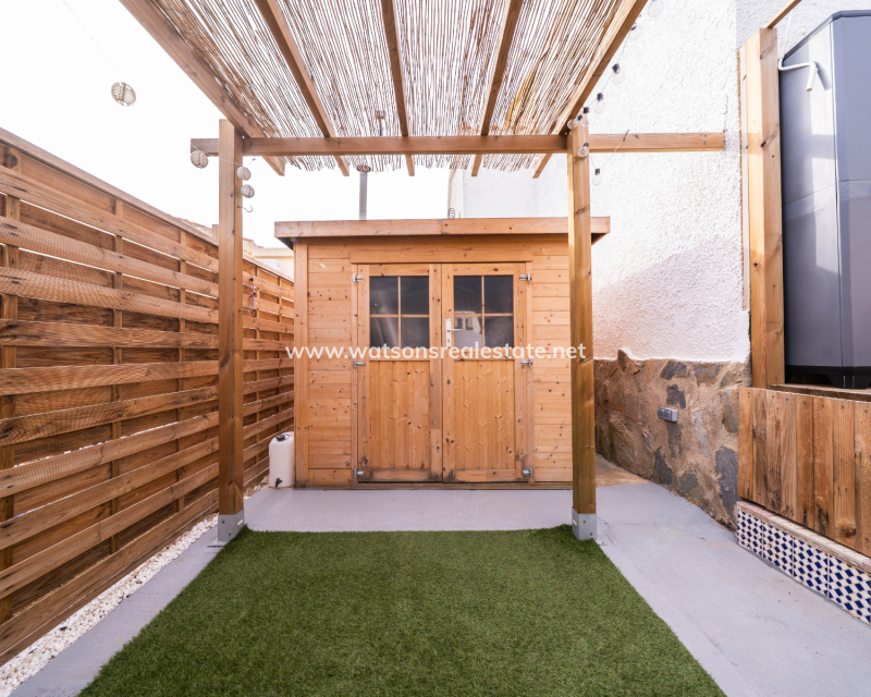 Resale - Freistendhe Villa - Urb. La Marina