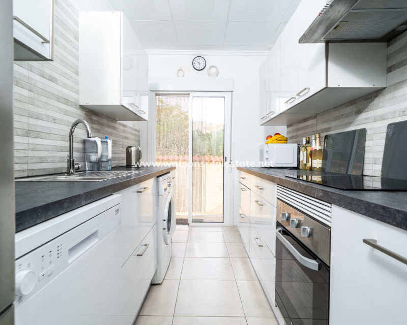 Resale - Freistendhe Villa - Urb. La Marina