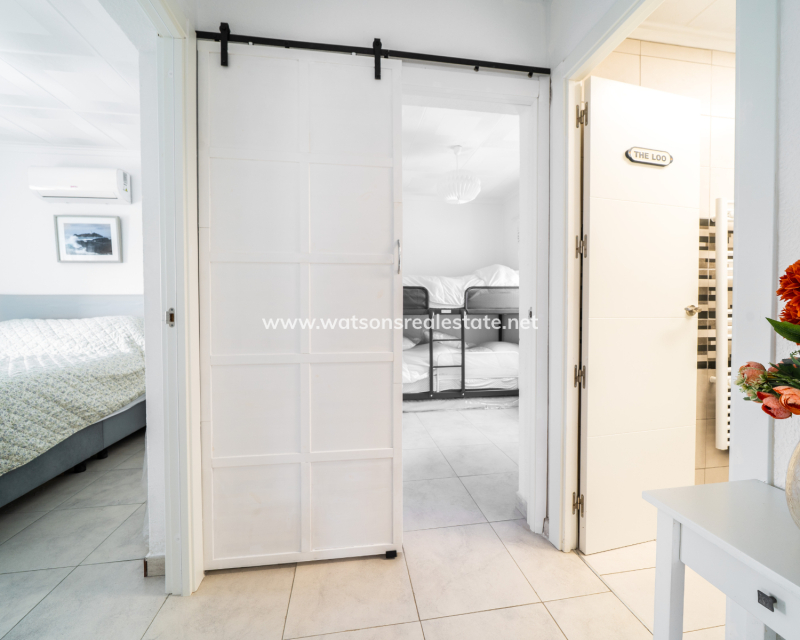 Resale - Freistendhe Villa - Urb. La Marina