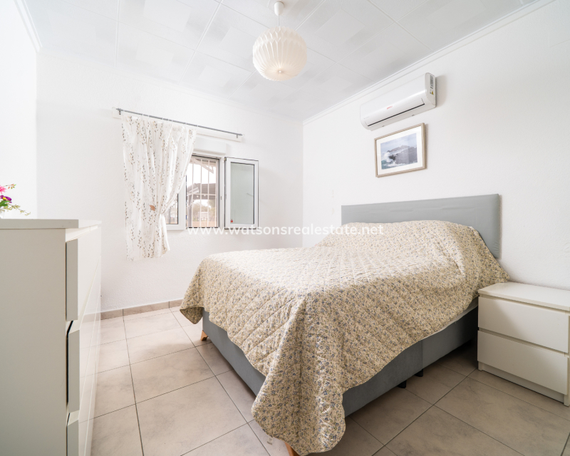 Resale - Freistendhe Villa - Urb. La Marina