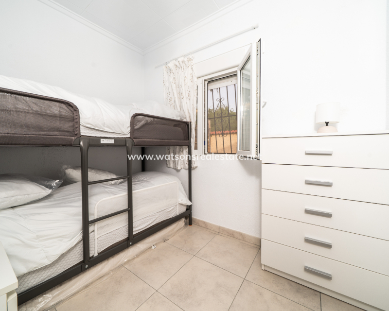 Resale - Freistendhe Villa - Urb. La Marina