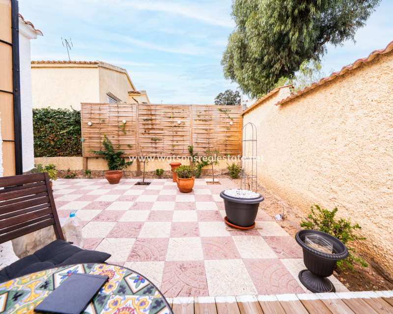 Resale - Freistendhe Villa - Urb. La Marina