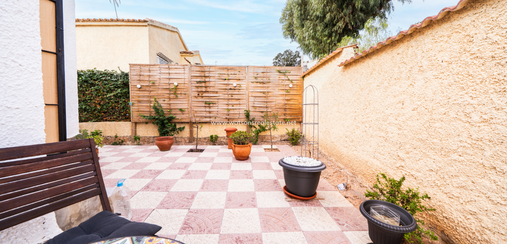 Resale - Freistendhe Villa - Urb. La Marina