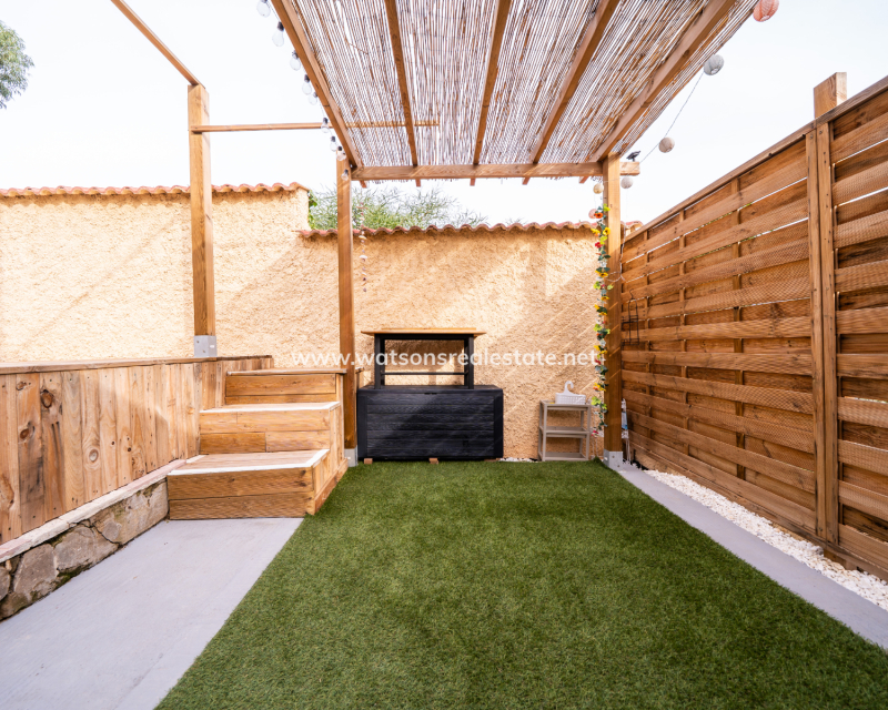 Resale - Freistendhe Villa - Urb. La Marina