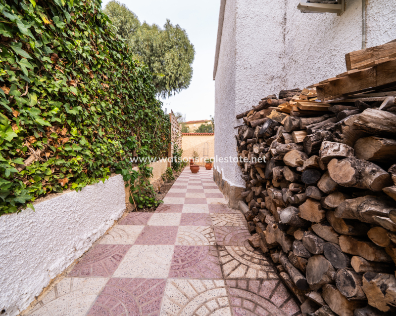 Resale - Freistendhe Villa - Urb. La Marina