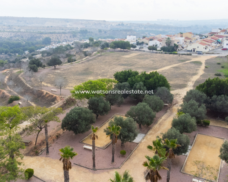 Resale - Freistendhe Villa - Urb. La Marina