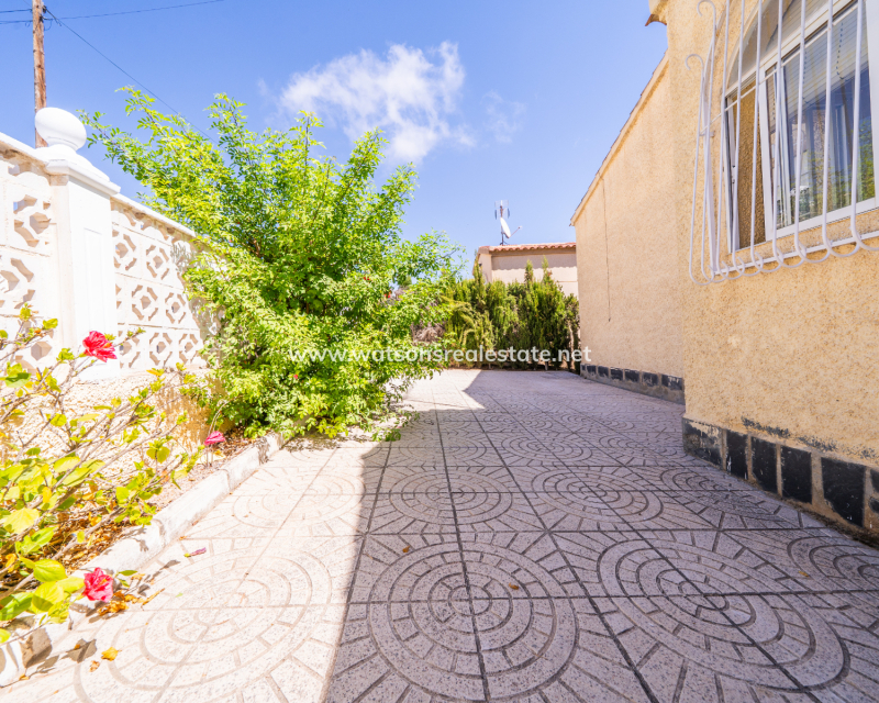 Resale - Freistendhe Villa - Urb. La Marina