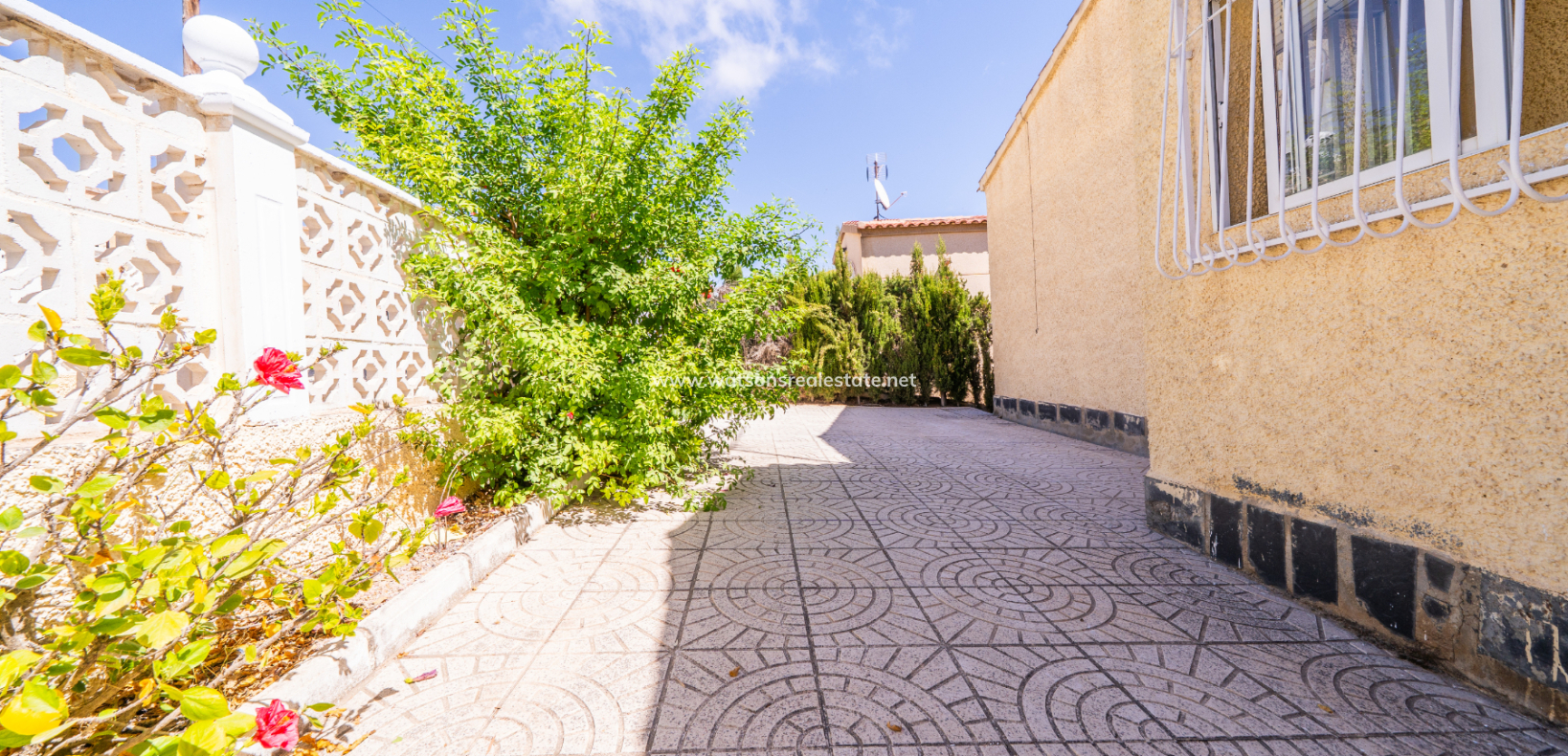 Resale - Freistendhe Villa - Urb. La Marina