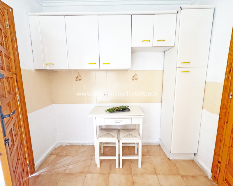 Resale - Freistendhe Villa - Urb. La Marina