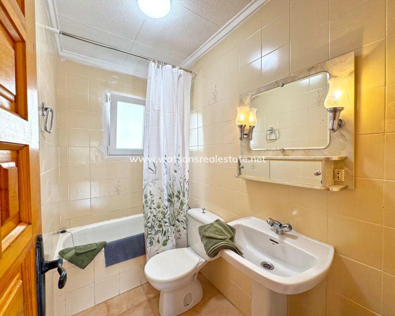 Resale - Freistendhe Villa - Urb. La Marina