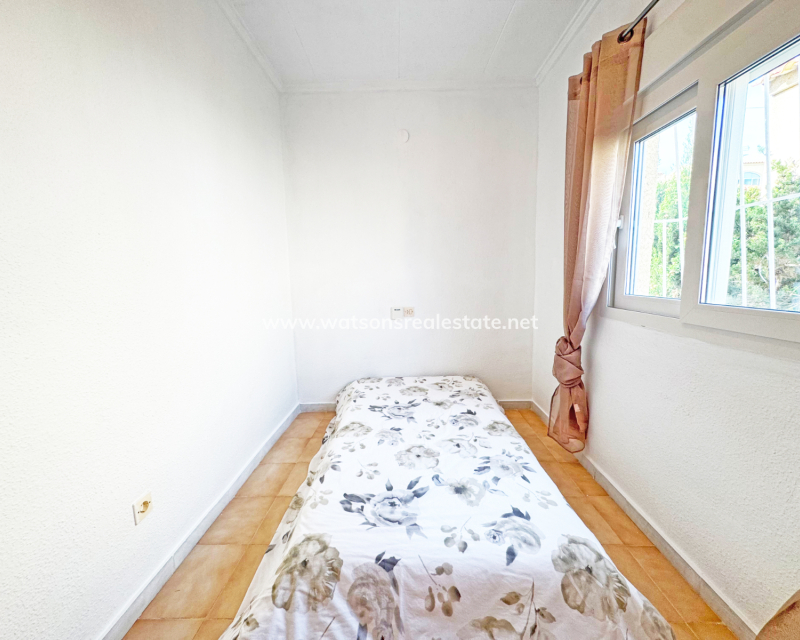 Resale - Freistendhe Villa - Urb. La Marina