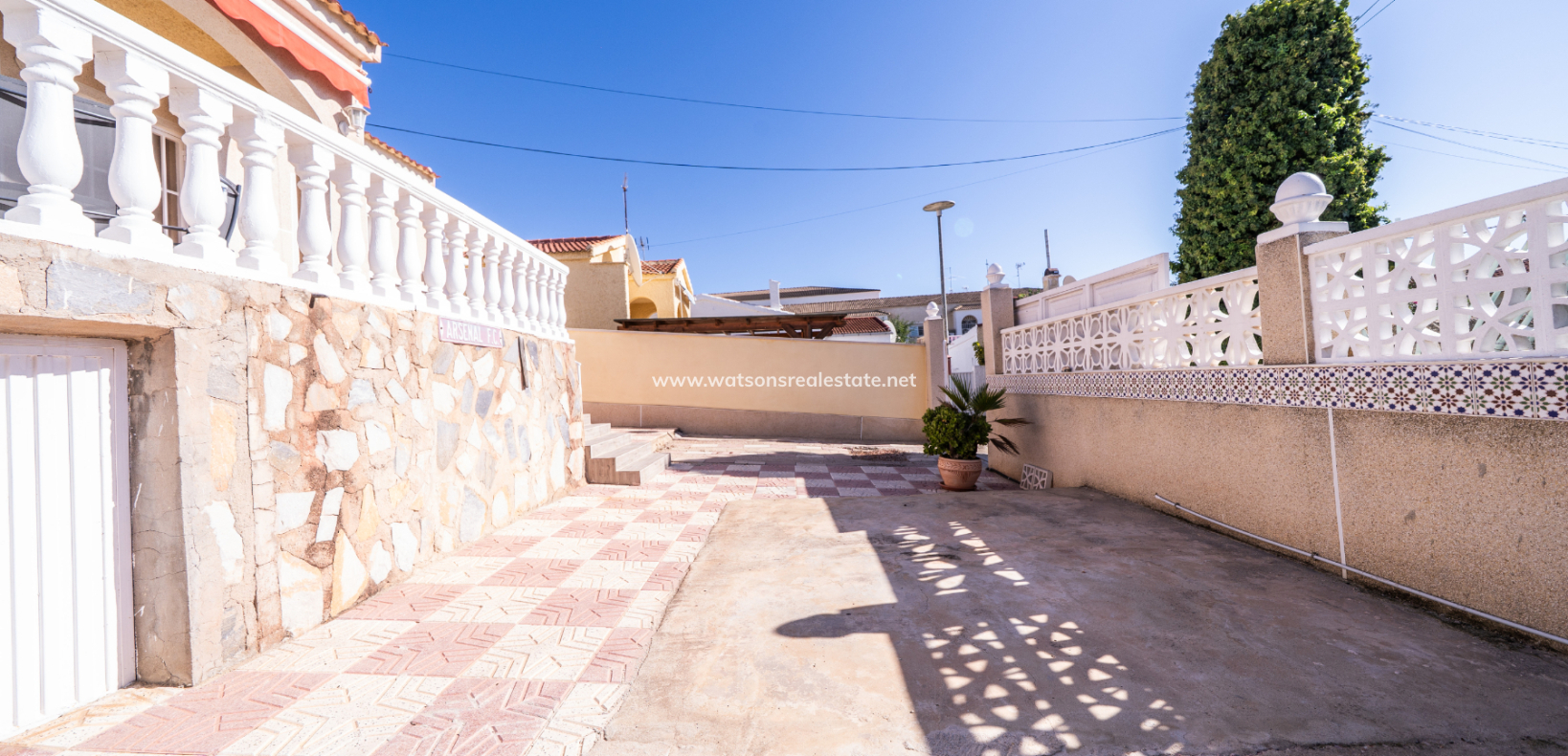 Resale - Freistendhe Villa - Urb. La Marina