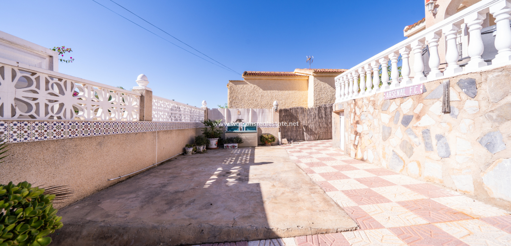 Resale - Freistendhe Villa - Urb. La Marina