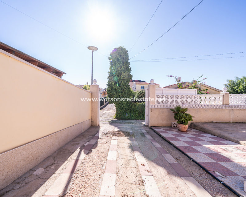 Resale - Freistendhe Villa - Urb. La Marina