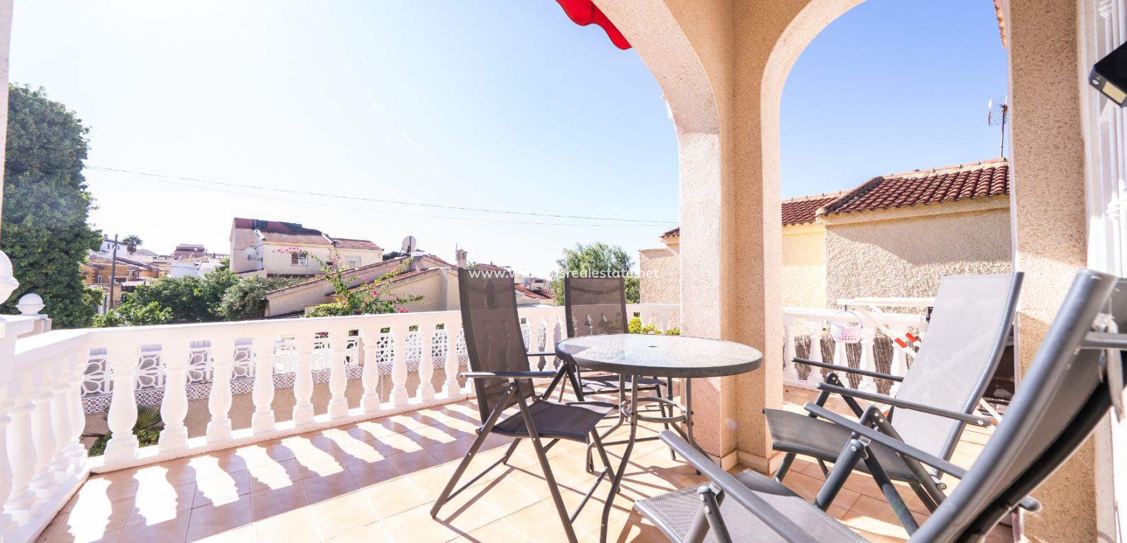 Resale - Freistendhe Villa - Urb. La Marina