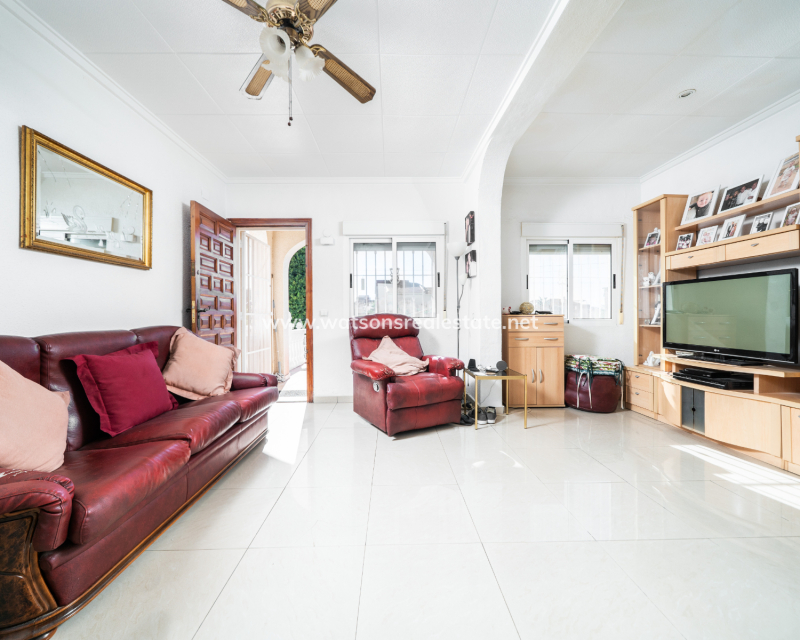 Resale - Freistendhe Villa - Urb. La Marina