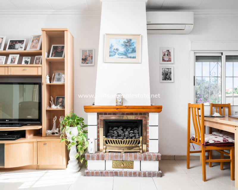 Resale - Freistendhe Villa - Urb. La Marina