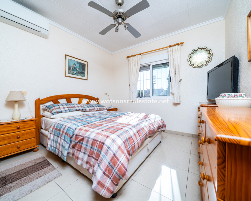 Resale - Freistendhe Villa - Urb. La Marina