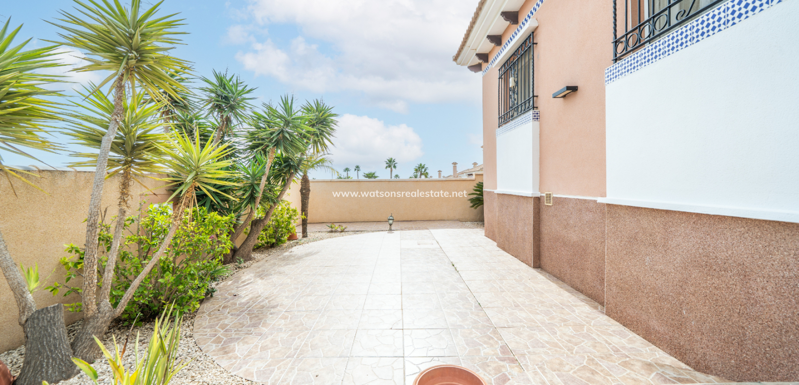 Resale - Freistendhe Villa - Urb. La Marina