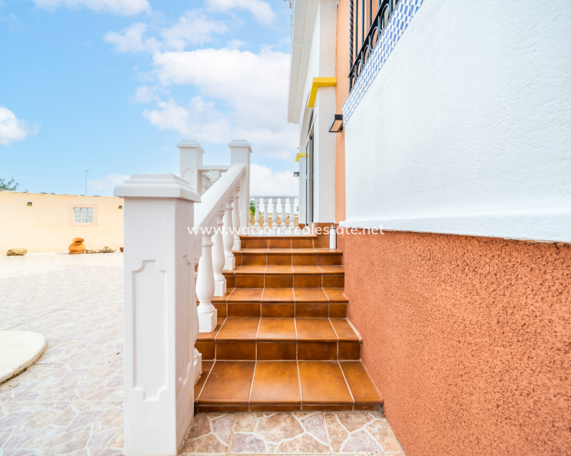 Resale - Freistendhe Villa - Urb. La Marina